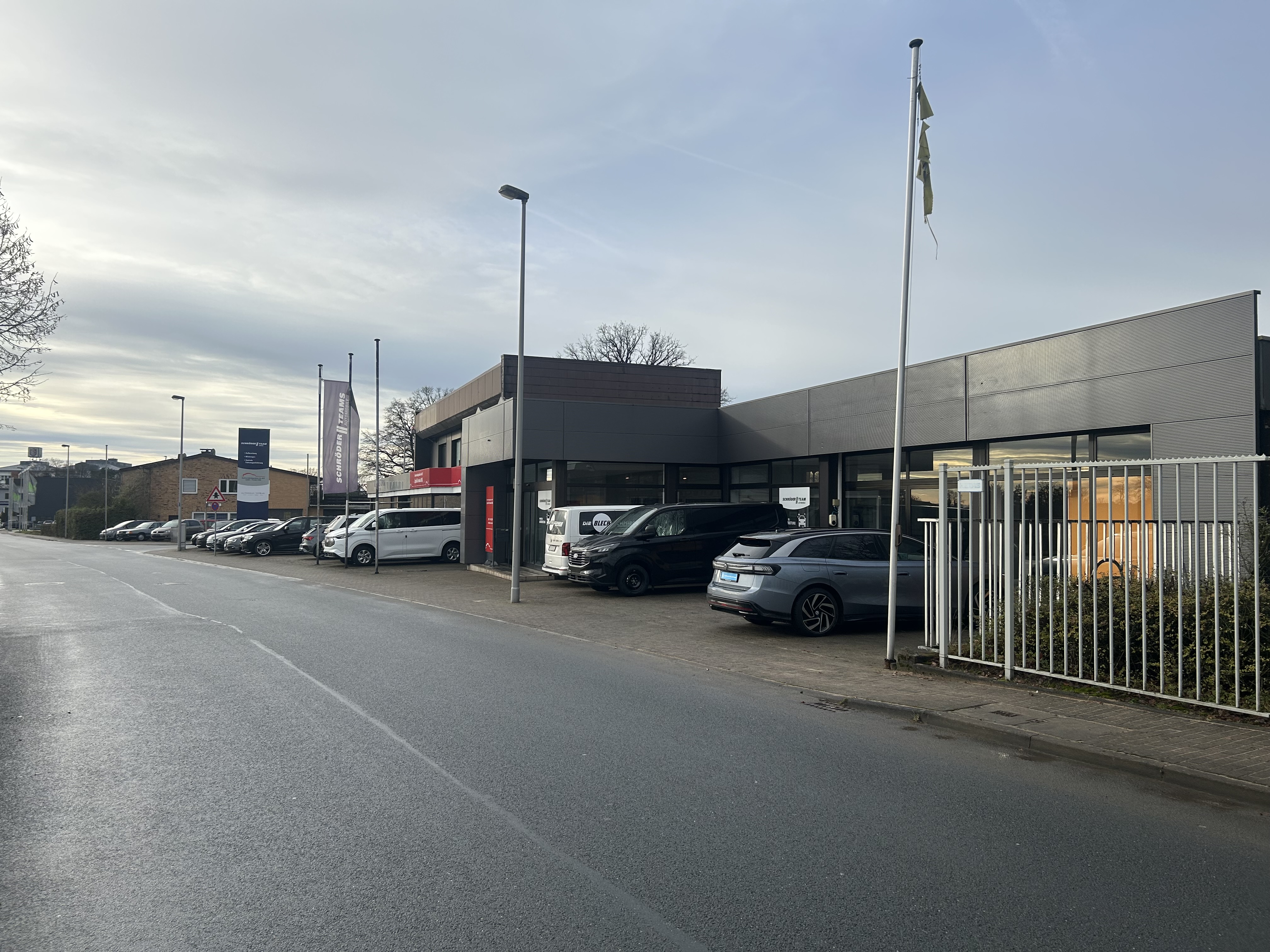 Autohaus Toprak Standort und Fahrzeugfläche
